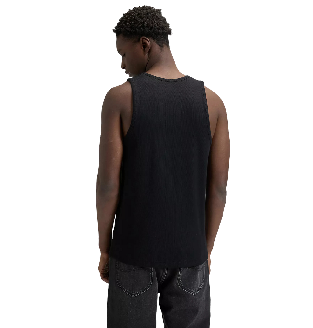 5648933