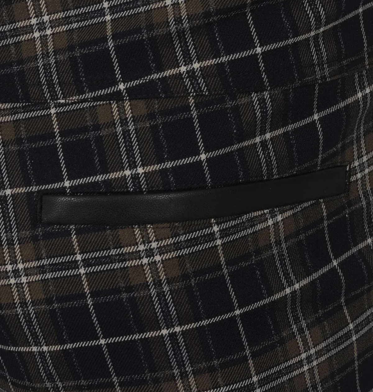 6688923
